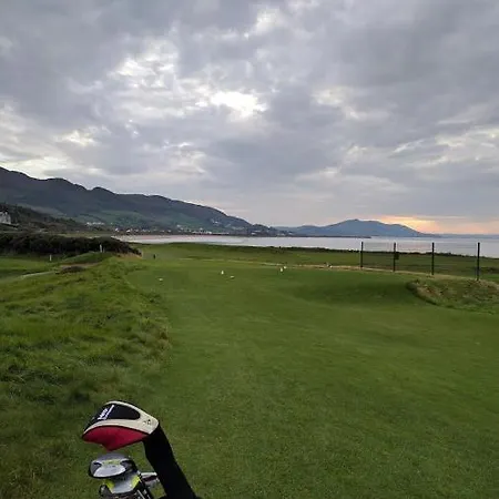 Golf 5 Min Walk Away And We Have Wifi Holiday home